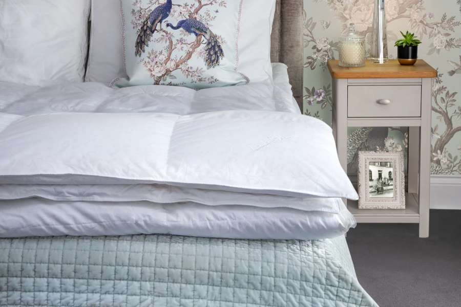 Laura Ashley Superior Goose Feather & Down 13.5tog Duvet - Image 2